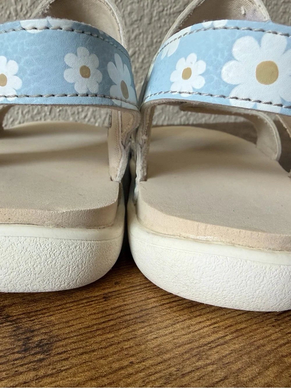 See Kai Run Girls 11 Jaylen Sandal Hook Loop Water Friendly Daisies Blue White